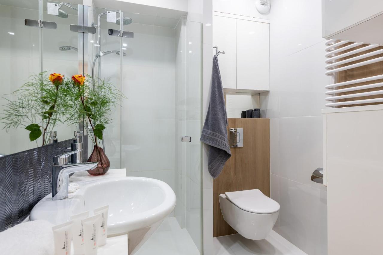 Plac Bankowy Serviced Apartments Varsavia Esterno foto