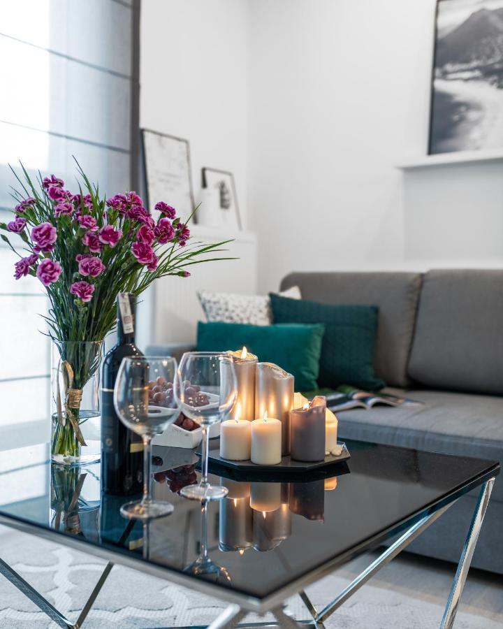 Plac Bankowy Serviced Apartments Varsavia Esterno foto