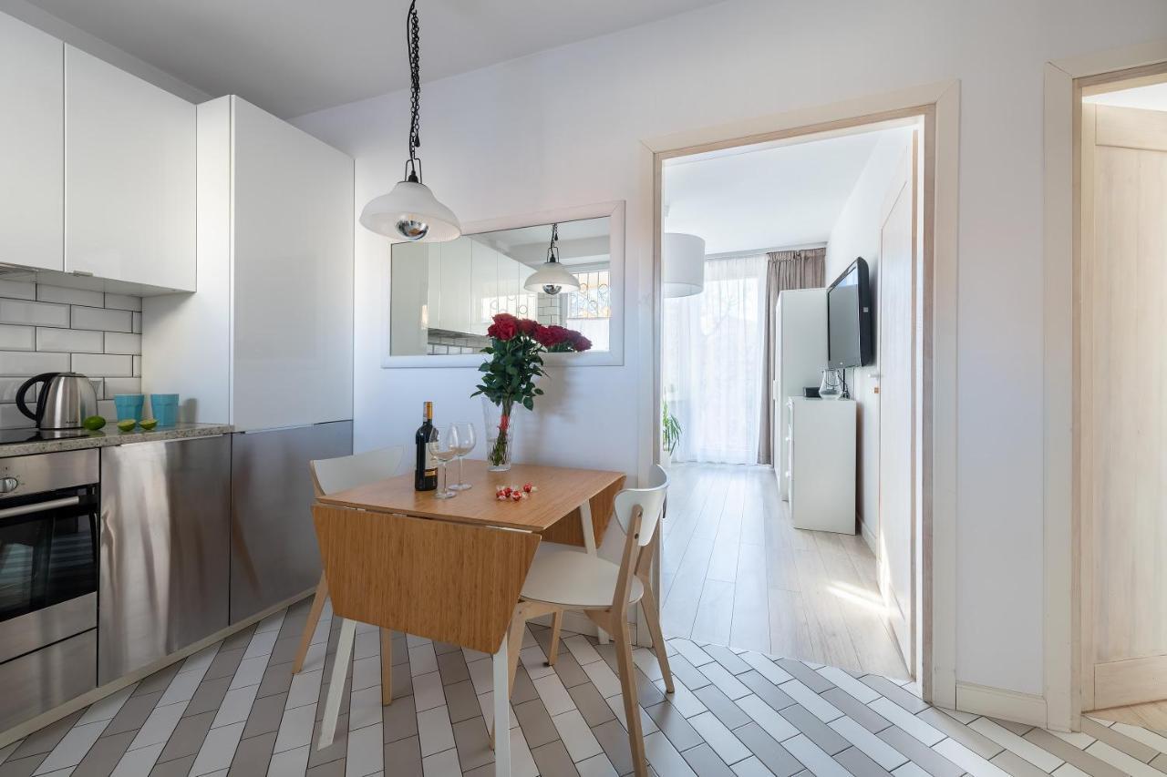 Plac Bankowy Serviced Apartments Varsavia Esterno foto